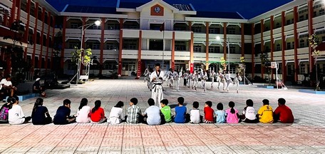 Một lớp võ khai giảng dịp hè tại TP Vĩnh Long.