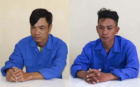 Nguyễn Văn Hùng (bên trái) và Nguyễn Chí Công tại cơ quan công an.