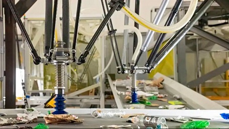 AMP Robotics sử dụng robot và trí tuệ nhân tạo để phân loại rác thải tái chế.   