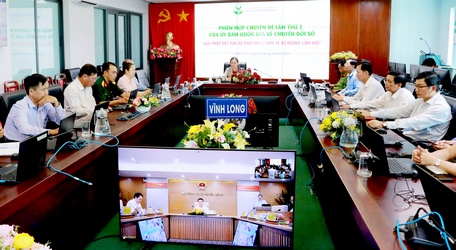 Đại biểu tham dự phiên họp tại tỉnh Vĩnh Long.