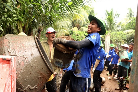 Góp sức trẻ tham gia thực hiện các phần việc xây dựng nông thôn mới.