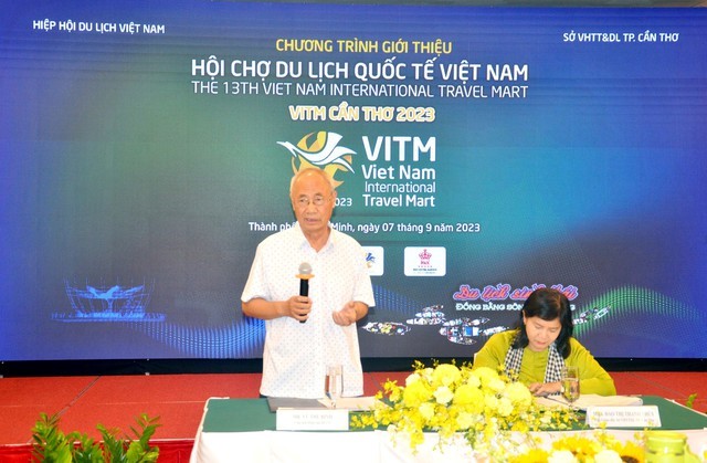 Ông Vũ Thế Bình, Chủ tịch Hiệp hội Du lịch Việt Nam thông tin tại họp báo - Ảnh: VGP/Hoàng Hải