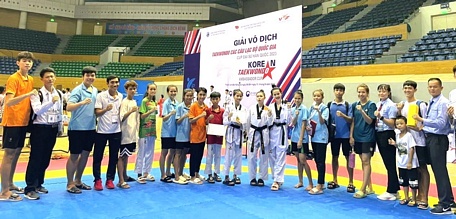 Các võ sĩ Taekwondo Vĩnh Long mang về 13 huy chương tại giải đấu.