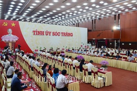 Các đại biểu dự hội nghị
