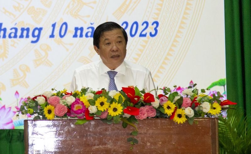 Ông Bùi Văn Nghiêm- Ủy viên BCH Trung ương Đảng, Bí thư Tỉnh ủy, Chủ tịch HĐND tỉnh phát biểu khai mạc kỳ họp.