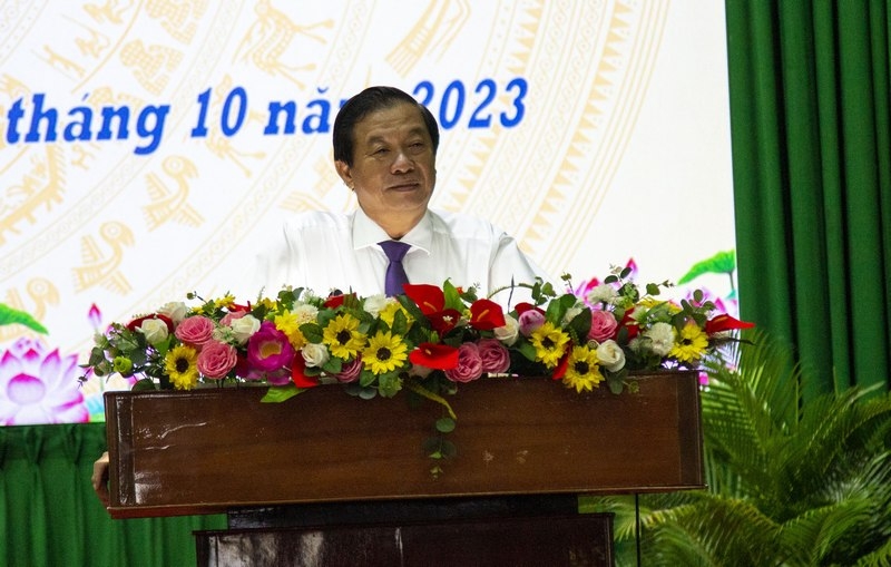 Ông Bùi Văn Nghiêm- Ủy viên BCH Trung ương Đảng, Bí thư Tỉnh ủy, Chủ tịch HĐND tỉnh phát biểu bế mạc.