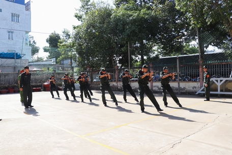 Kiểm tra, hướng dẫn kỹ thuật vận động cơ bản.