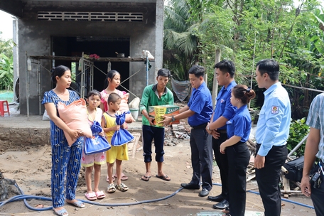 Tỉnh Đoàn đến thăm và hỗ trợ gia đình anh Mai Hữu Toàn thông qua chuyên mục “Kết nối tình nguyện”.