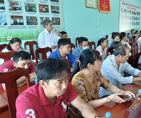 Cử tri Vĩnh Long tham gia đóng góp ý kiến tại buổi tiếp xúc cử tri trước Kỳ họp thứ 6 của Đoàn đại biểu Quốc hội tỉnh Vĩnh Long. Ảnh: Hải Yến