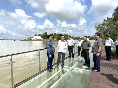Tham quan trao đổi về mô hình du lịch sinh thái xanh, khu nghỉ dưỡng Bình Minh Ecolodge Riverside.