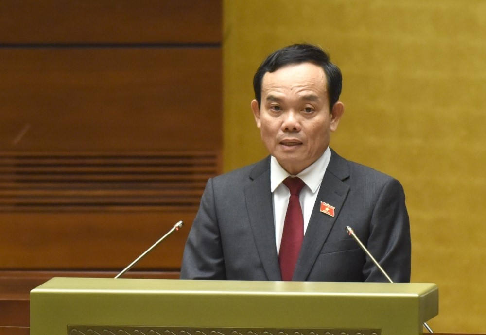 Phó Thủ tướng Trần Lưu Quang trình bày báo cáo trước Quốc hội
