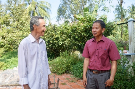 Mô hình trồng sầu riêng theo tiêu chuẩn VietGAP mang lại “niềm vui chung” cho nông dân xã Phú Lộc.