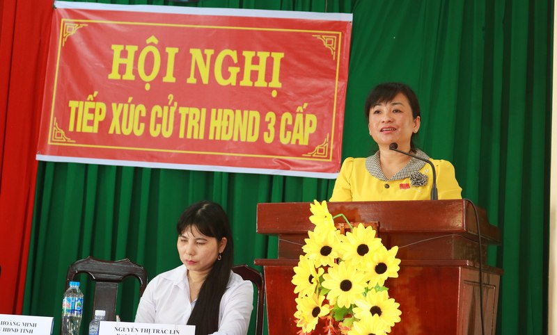 Phó Chủ tịch HĐND tỉnh- Lê Thị Thúy Kiều trả lời các ý kiến, kiến nghị của cử tri.