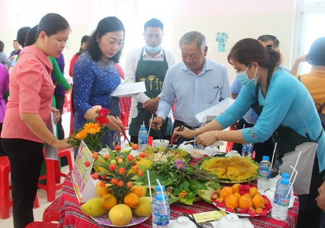 Hội thi nấu ăn được tổ chức nhấn mạnh bữa ăn gia đình sẽ gắn kết các thành viên.