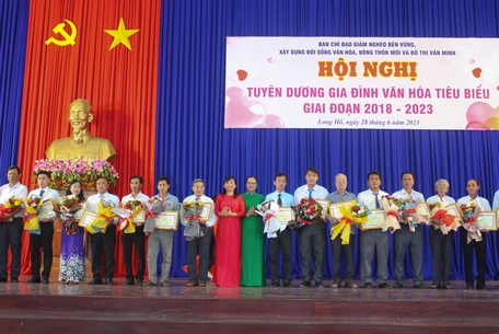 Công tác tuyên dương, khen thưởng được chú trọng, lan tỏa tấm gương gia đình văn hóa.