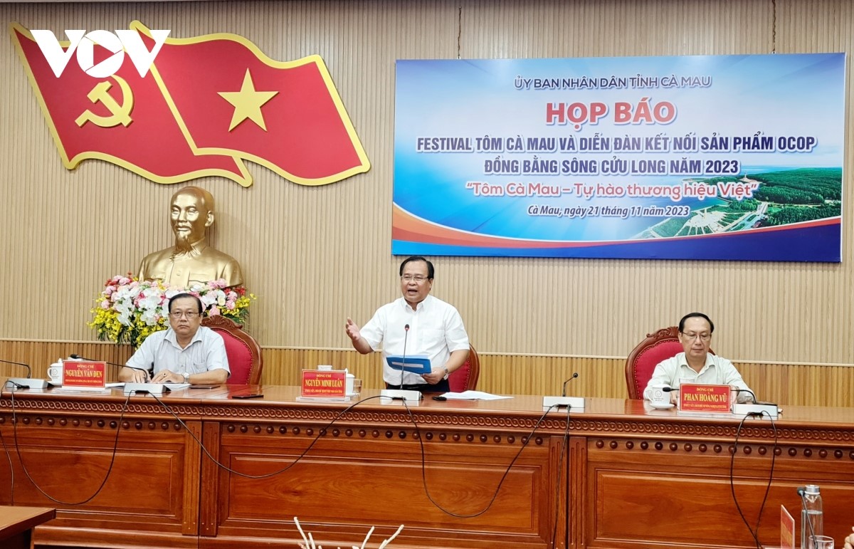 Ông Nguyễn Minh Luân, Phó Chủ tịch UBND tỉnh Cà Mau phát biểu trong buổi họp báo