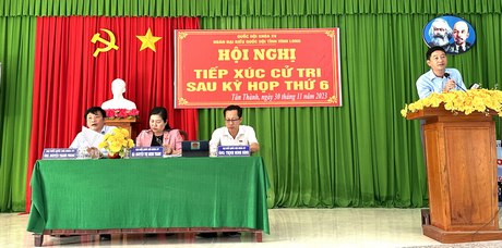 Phó Trưởng đoàn Đại biểu Quốc hội tỉnh Vĩnh Long- Nguyễn Thị Minh Trang cùng các đại biểu trong đoàn tiếp xúc cử tri xã Tân Thành, Tân Hưng, Thành Trung (Bình Tân).