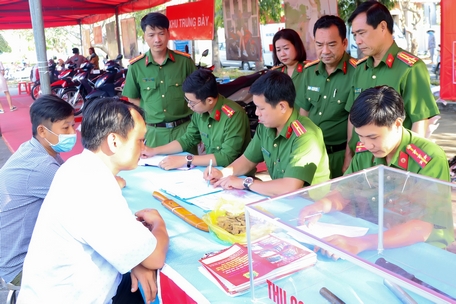 Ngăn tội phạm về vũ khí, vật liệu nổ, công cụ hỗ trợ, pháo