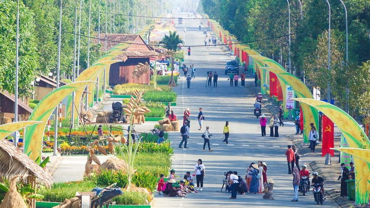 Con đường lúa gạo Việt Nam tái hiện quá trình phát triển trồng lúa của nước ta - Ảnh: CHÍ CÔNG