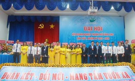 Hội doanh nghiệp sẽ là cầu nối liên kết, hợp tác giữa các hội viên. Trong ảnh: Ra mắt BCH Hội Doanh nghiệp TP Vĩnh Long nhiệm kỳ 2023-2028.