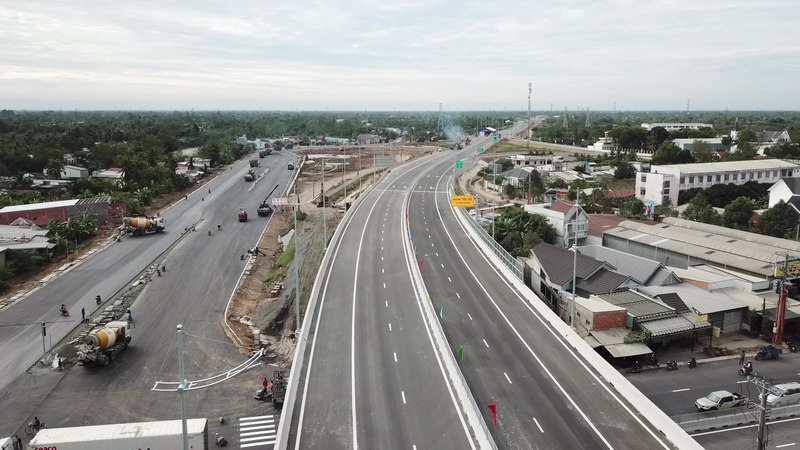 Đây là cây cầu dây văng đầu tiên do đội ngũ các kỹ sư, công nhân Việt Nam thực hiện hoàn toàn từ khâu lập dự án, thiết kế đến thi công.