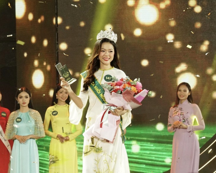 Tối 23/12, diễn ra chung kết cuộc thi Người đẹp Tây Đô lần thứ nhất do Đài phát thanh - truyền hình TP Cần Thơ tổ chức và giữ bản quyền cuộc thi.