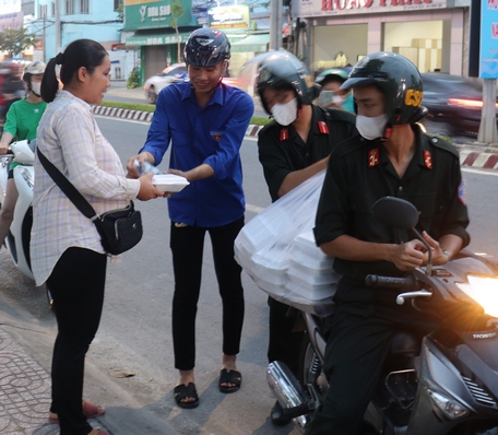 Hành trình tình nguyện mùa đông của các bạn trẻ.