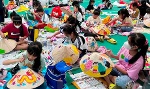 Gần 500 học sinh tham gia hội thi Vẽ tranh trên nón lá
