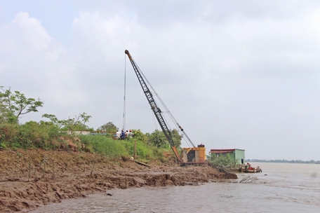 Tình hình thiên tai diễn biến phức tạp, sạt lở bờ sông xảy ra nhiều nơi nên cần chủ động công tác cảnh báo, ứng phó kịp thời.