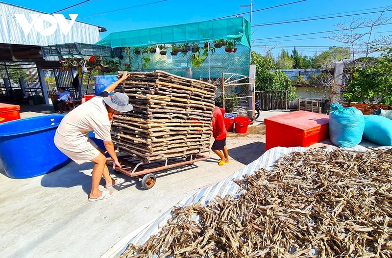 Tuy nhiên, nhìn chung thị trường khô năm nay không nhộn nhịp bằng những năm trước. Nguyên nhân đến từ nhu cầu tiêu thụ từ các tỉnh vùng trên giảm.