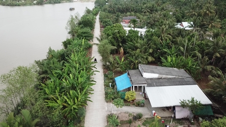 Đê bao sông Măng Thít (giai đoạn 2) gồm 1 tuyến đê bao với chiều dài 42,9km kết hợp giao thông và bảo vệ cho khoảng 60.000ha đất sản xuất.
