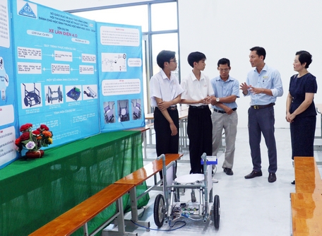 Dự án “Xe lăn điện 4.0” của học sinh Trường THPT Bình Minh đạt giải nhì.