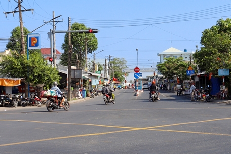 Phà Đình Khao vắng phương tiện sáng mùng 5 Tết.