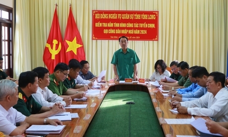 Chủ tịch UBND tỉnh- Lữ Quang Ngời kiểm tra công tác tuyển quân tại huyện Tam Bình.