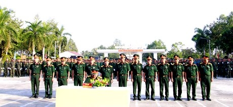 Các cơ quan, đơn vị ký kết giao ước thi đua trong công tác huấn luyện.