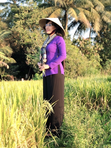 Áo bà ba thể hiện sự duyên dáng, năng động của người phụ nữ miền đồng bằng sông nước.