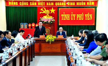 Chủ tịch Quốc hội Vương Đình Huệ phát biểu chỉ đạo tại buổi làm việc.
