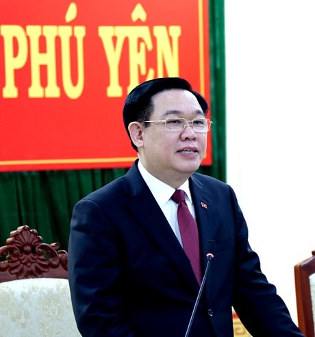 Chủ tịch Quốc hội Vương Đình Huệ phát biểu chỉ đạo tại buổi làm việc.