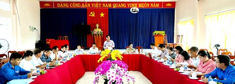Đoàn khảo sát làm việc tại xã Long Phước (huyện Long Hồ).