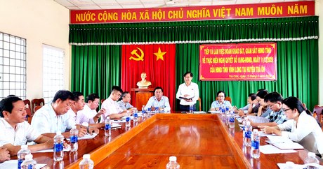 Đoàn khảo sát làm việc tại huyện Trà Ôn.