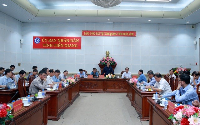 Phó Thủ tướng Trần Hồng Hà nhấn mạnh vai trò chủ đạo của Nhà nước trong đầu tư các hệ thống cấp nước tập trung cho vùng duyên hải, ven biển hay bị xâm nhập mặn, thiếu nước ngọt - Ảnh: VGP/Minh Khôi