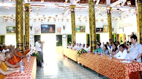 Hội đồng Dân tộc của Quốc hội thăm, chúc Tết Chol Chnam Thmay tại Hội Đoàn kết sư sãi yêu nước tỉnh Vĩnh Long và chùa Hạnh Phúc Tăng.