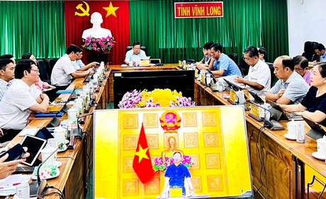 Ông Nguyễn Văn Liệt- Tỉnh ủy viên- Phó Chủ tịch UBND tỉnh chủ trì cuộc họp tại điểm cầu Vĩnh Long.