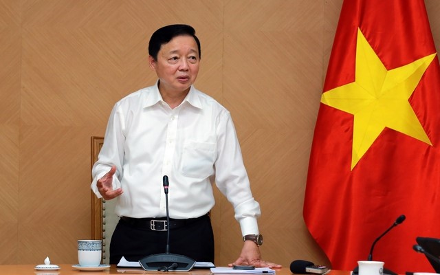 Phó Thủ tướng Trần Hồng Hà đề nghị sớm tổng kết, thể chế hóa các chính sách, quy định, thực tiễn về hoạt động của xe điện 4 bánh - Ảnh: VGP/Minh Khôi