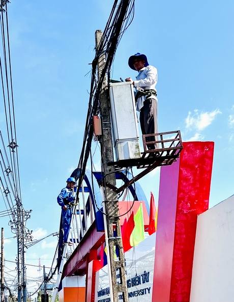 Chỉnh trang cáp viễn thông đường Phó Cơ Điều (Phường 3- TP Vĩnh Long)