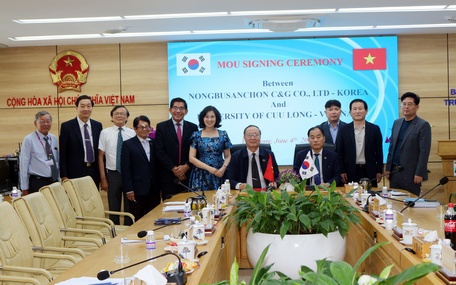 Trường ĐH Cửu Long ký kết hợp tác với Công ty TNHH Nongbusanchon C&G (Hàn Quốc).