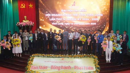 BCH HDNT tỉnh Vĩnh Long, nhiệm kỳ 2024-2029 ra mắt đại hội.