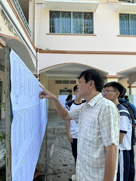  Phụ huynh, học sinh có thể tra cứu điểm thi trực tiếp tại Trường THPT chuyên Nguyễn Bỉnh Khiêm.