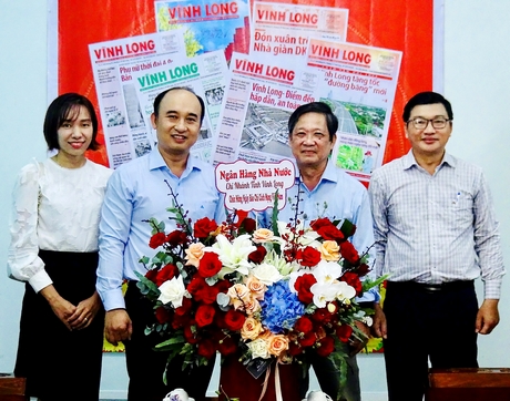 Ngân hàng Nhà nước Việt Nam chi nhánh Vĩnh Long chúc mừng Báo Vĩnh Long.