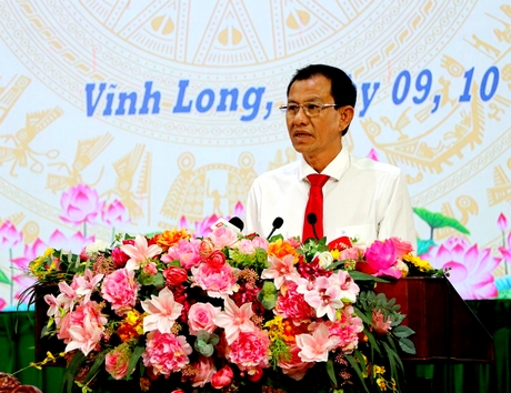 Ông Đặng Văn Chính- Phó Chủ tịch Thường trực UBND tỉnh, thông tin về tình hình kinh tế- xã hội.